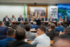 Em dia de intenso debate no Congresso Nacional, governador Ronaldo Caiado busca sensibilizar parlamentares para que não avancem com a votação da Reforma Tributária